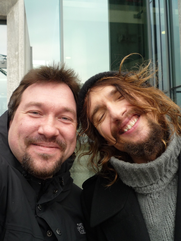 Justin Hawkins Photo with RACC Autograph Collector RB-Autogramme Berlin Justin Hawkins Photo with RACC Autograph Collector RB-Autogramme Berlin