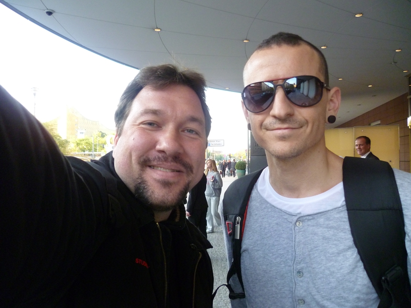 Chester Bennington Photo with RACC Autograph Collector RB-Autogramme Berlin