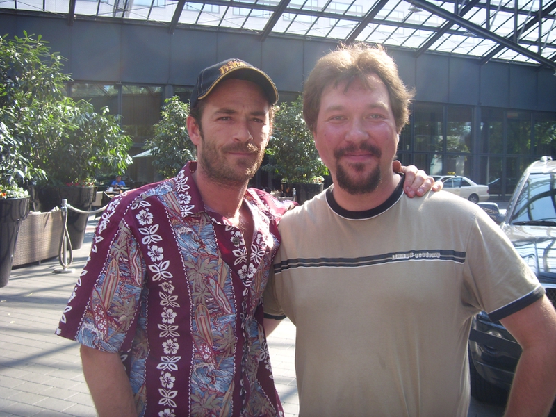 Luke Perry Photo with RACC Autograph Collector RB-Autogramme Berlin Luke Perry Photo with RACC Autograph Collector RB-Autogramme Berlin