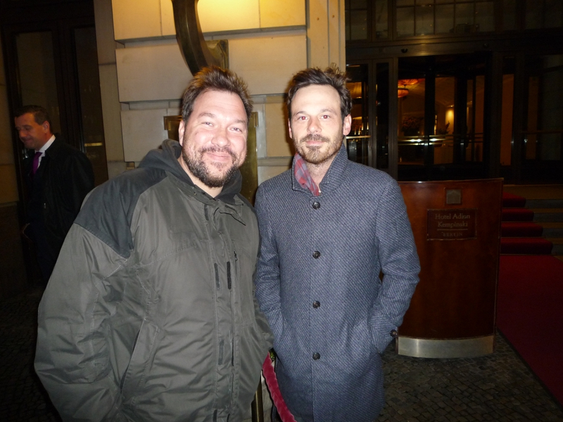 Scoot McNairy Photo with RACC Autograph Collector RB-Autogramme Berlin Scoot McNairy Photo with RACC Autograph Collector RB-Autogramme Berlin