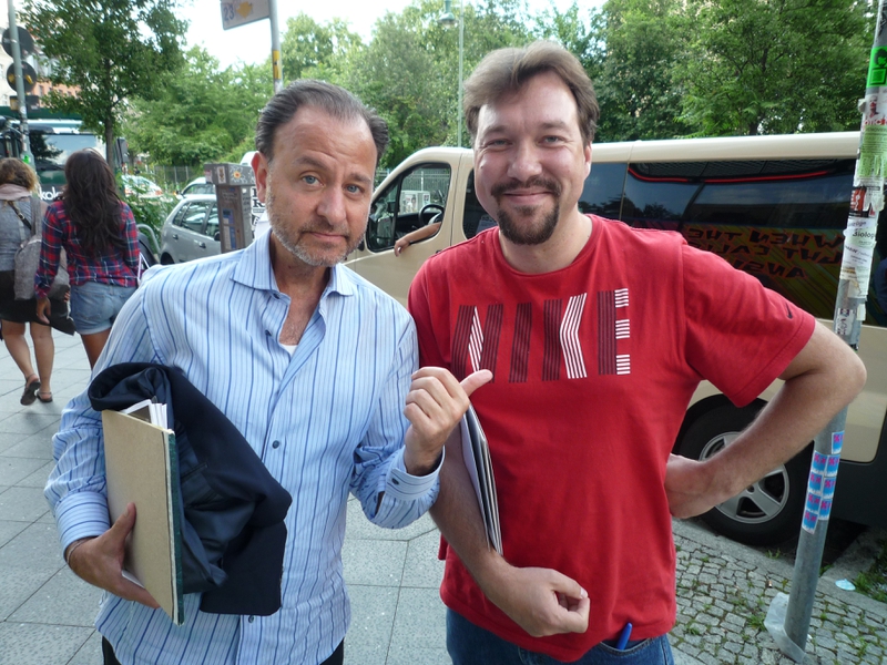 Fisher Stevens Photo with RACC Autograph Collector RB-Autogramme Berlin