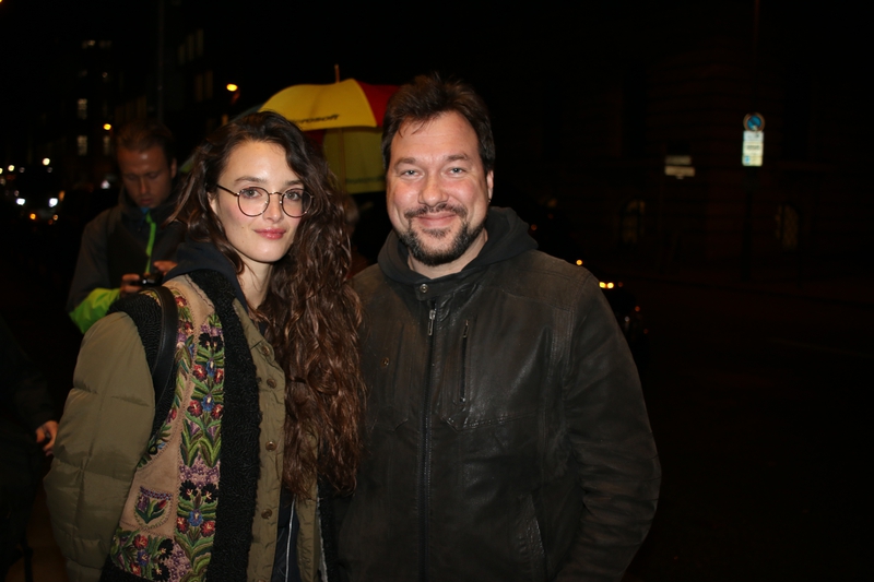 Charlotte Le Bon Photo with RACC Autograph Collector RB-Autogramme Berlin Charlotte Le Bon Photo with RACC Autograph Collector RB-Autogramme Berlin