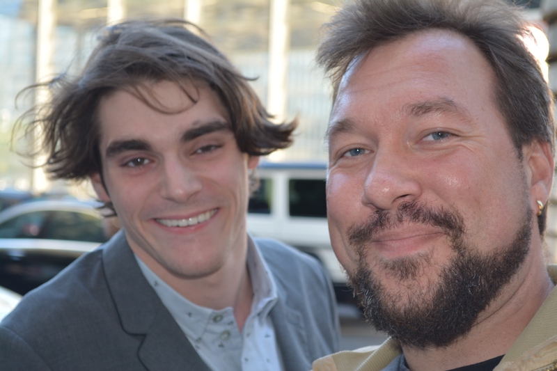 R.J. Mitte Photo with RACC Autograph Collector RB-Autogramme Berlin R.J. Mitte Photo with RACC Autograph Collector RB-Autogramme Berlin