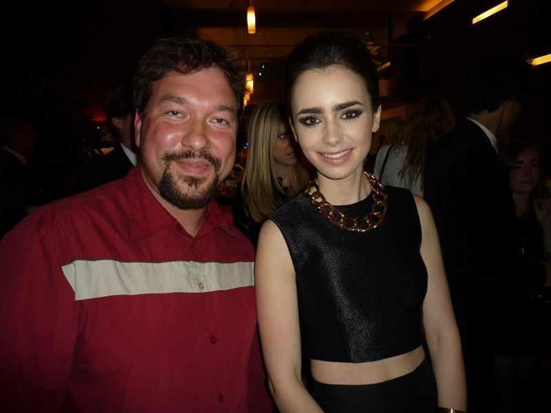 Lily Collins Photo with RACC Autograph Collector RB-Autogramme Berlin