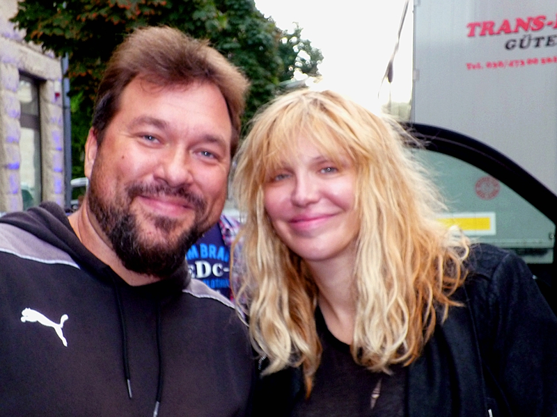 Courtney Love Photo with RACC Autograph Collector RB-Autogramme Berlin