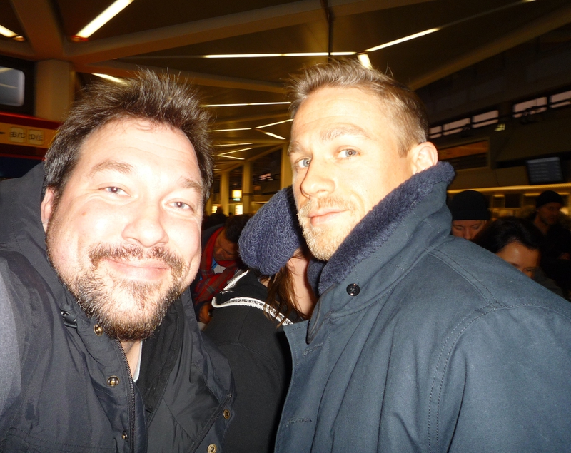 Charlie Hunnam Photo with RACC Autograph Collector RB-Autogramme Berlin