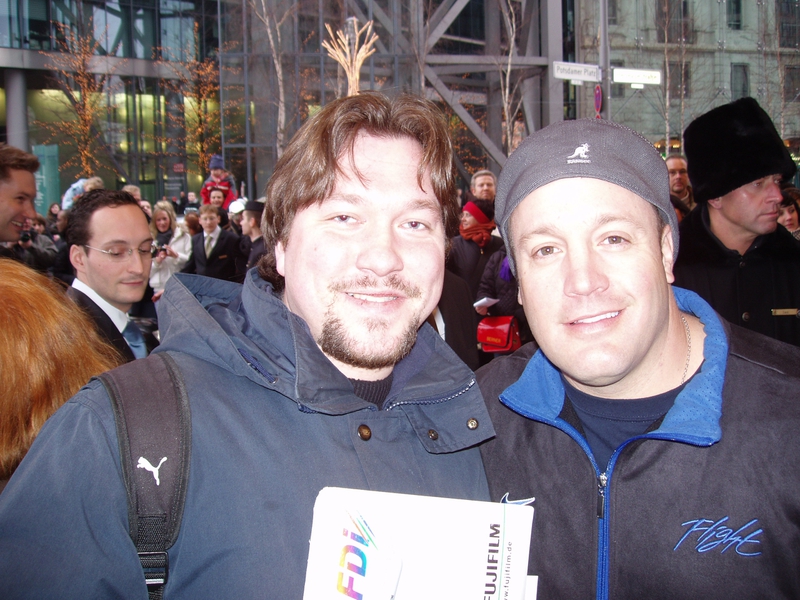 Kevin James Photo with RACC Autograph Collector RB-Autogramme Berlin Kevin James Photo with RACC Autograph Collector RB-Autogramme Berlin