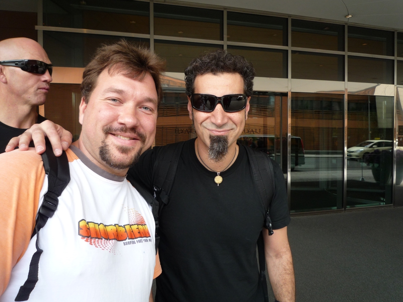 Serj Tankian Photo with RACC Autograph Collector RB-Autogramme Berlin Serj Tankian Photo with RACC Autograph Collector RB-Autogramme Berlin