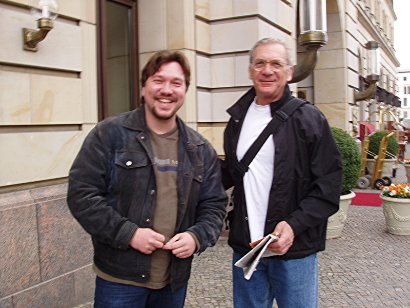 Sydney Pollack Photo with RACC Autograph Collector RB-Autogramme Berlin Sydney Pollack Photo with RACC Autograph Collector RB-Autogramme Berlin