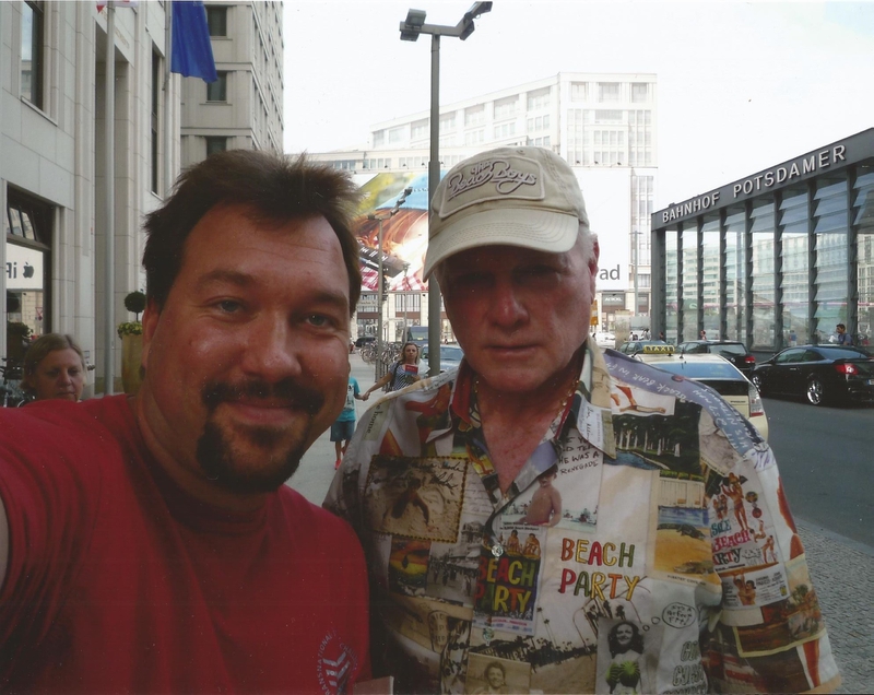 Mike Love Photo with RACC Autograph Collector RB-Autogramme Berlin