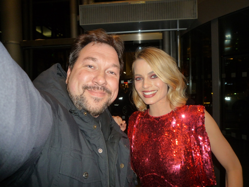 Margot Robbie Photo with RACC Autograph Collector RB-Autogramme Berlin Margot Robbie Photo with RACC Autograph Collector RB-Autogramme Berlin