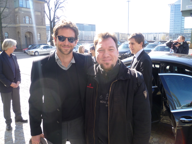 Bradley Cooper Photo with RACC Autograph Collector RB-Autogramme Berlin Bradley Cooper Photo with RACC Autograph Collector RB-Autogramme Berlin