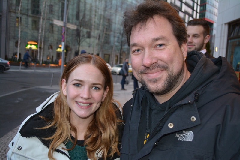 Britt Robertson Photo with RACC Autograph Collector RB-Autogramme Berlin Britt Robertson Photo with RACC Autograph Collector RB-Autogramme Berlin