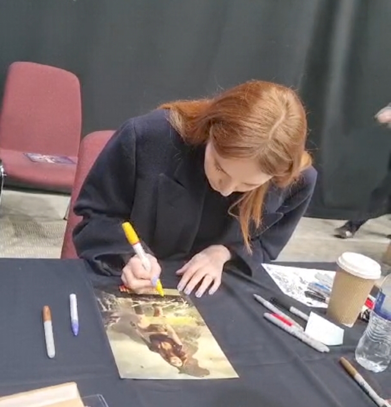 Karen Gillan Signing Autograph for RACC Autograph Collector Abz Autographs
