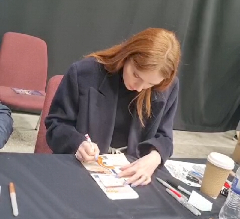 Karen Gillan Signing Autograph for RACC Autograph Collector Abz Autographs