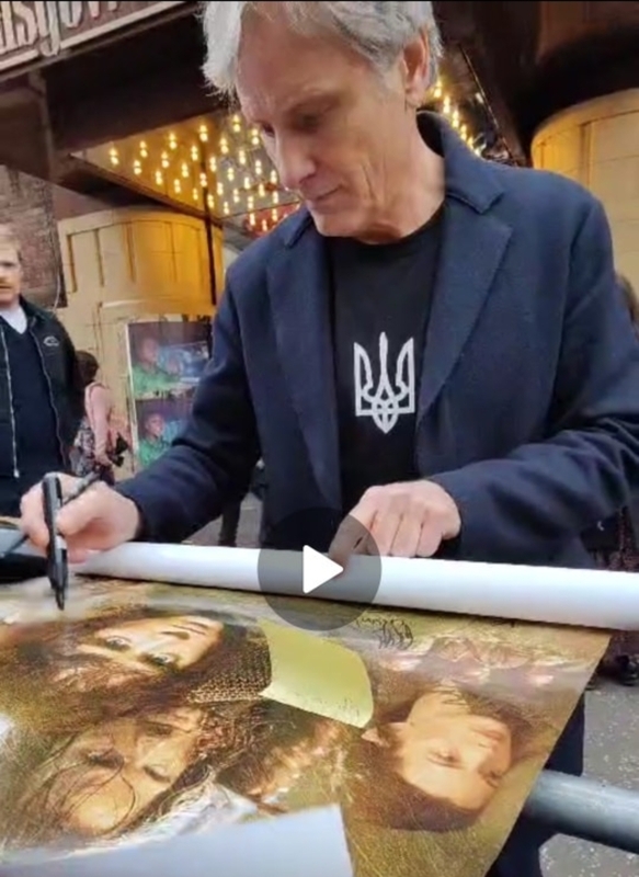 Viggo Mortensen Photo with RACC Autograph Collector Abz Autographs