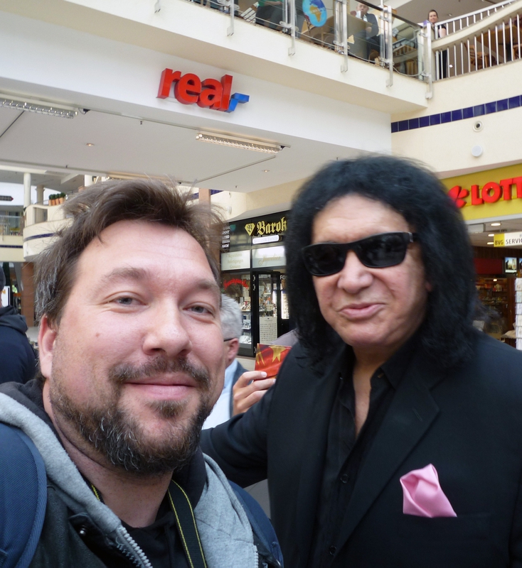 Gene Simmons Photo with RACC Autograph Collector RB-Autogramme Berlin