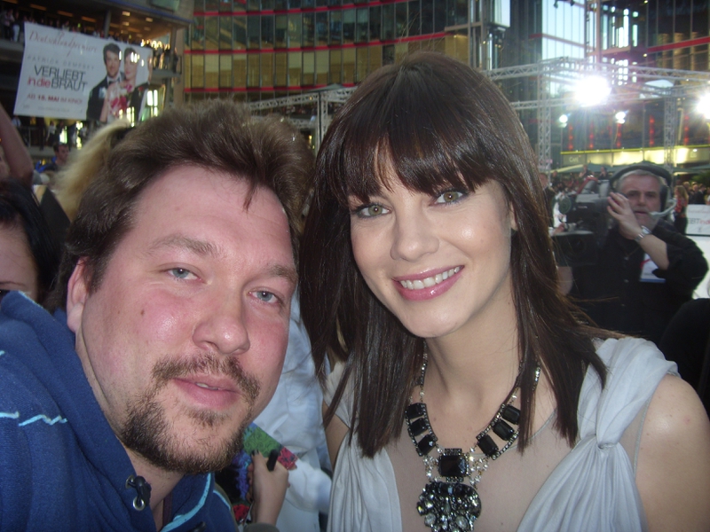 Michelle Monaghan Photo with RACC Autograph Collector RB-Autogramme Berlin
