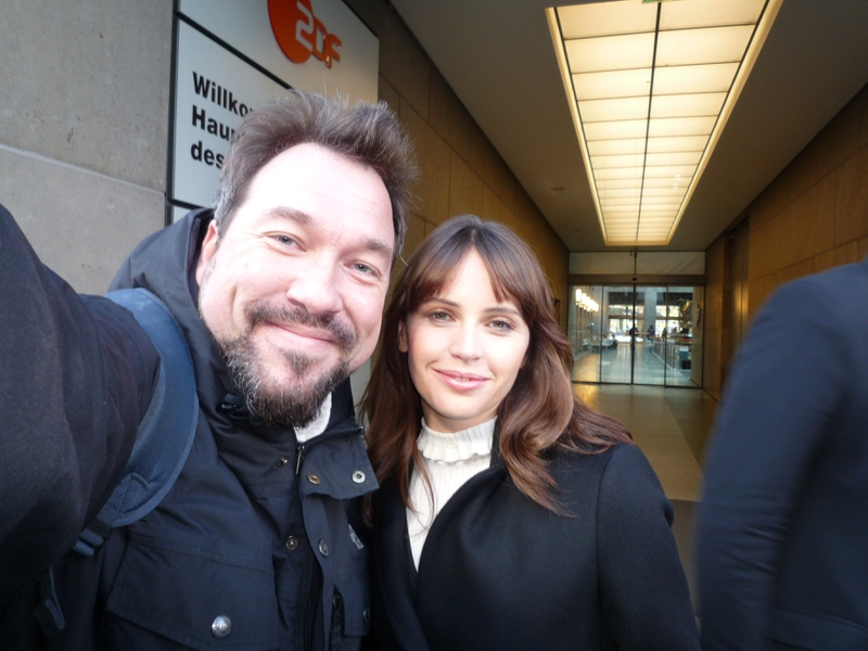 Felicity Jones Photo with RACC Autograph Collector RB-Autogramme Berlin