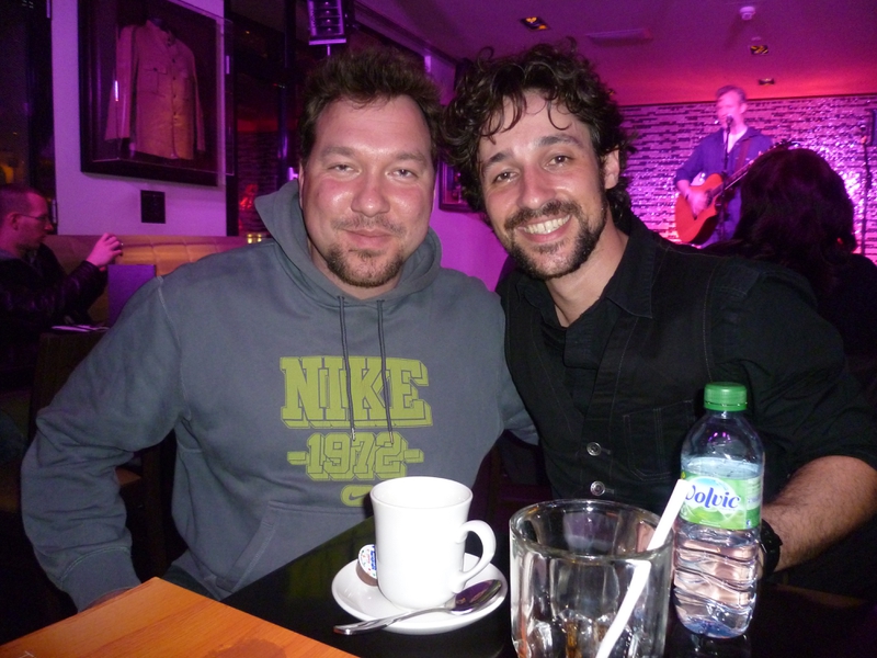 Thomas Ian Nicholas Photo with RACC Autograph Collector RB-Autogramme Berlin Thomas Ian Nicholas Photo with RACC Autograph Collector RB-Autogramme Berlin