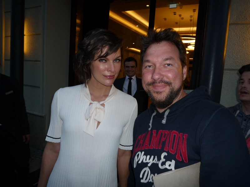Milla Jovovich Photo with RACC Autograph Collector RB-Autogramme Berlin