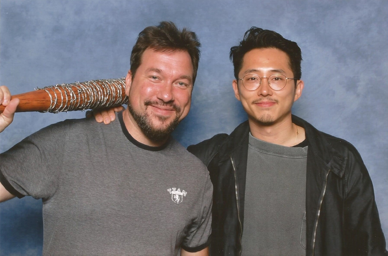 Steven Yeun Photo with RACC Autograph Collector RB-Autogramme Berlin