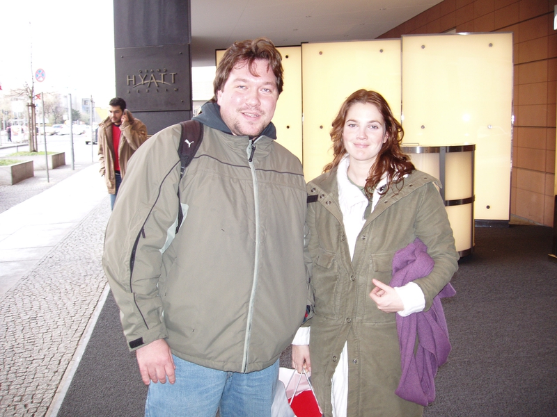 Drew Barrymore Photo with RACC Autograph Collector RB-Autogramme Berlin