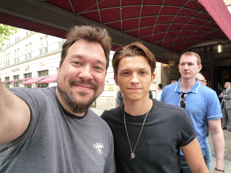 Tom Holland Photo with RACC Autograph Collector RB-Autogramme Berlin