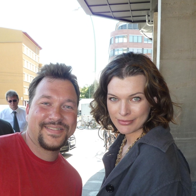 Milla Jovovich Autograph Profile