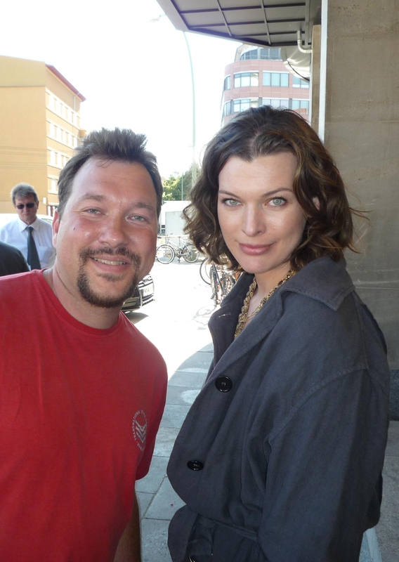 Milla Jovovich Photo with RACC Autograph Collector RB-Autogramme Berlin