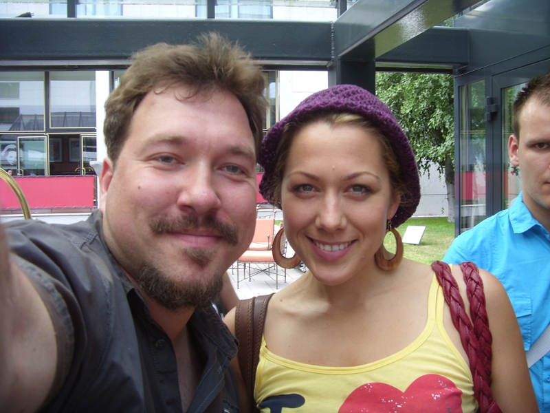 Colbie Caillat Photo with RACC Autograph Collector RB-Autogramme Berlin Colbie Caillat Photo with RACC Autograph Collector RB-Autogramme Berlin