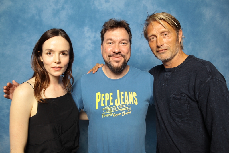 Mads Mikkelsen Valene Kane Photo with RACC Autograph Collector RB-Autogramme Berlin