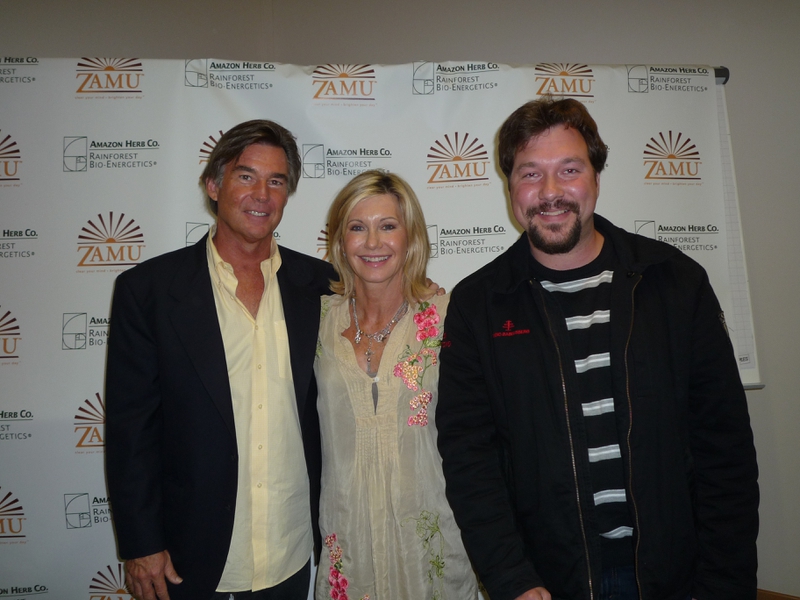 Olivia Newton-John Photo with RACC Autograph Collector RB-Autogramme Berlin Olivia Newton-John Photo with RACC Autograph Collector RB-Autogramme Berlin