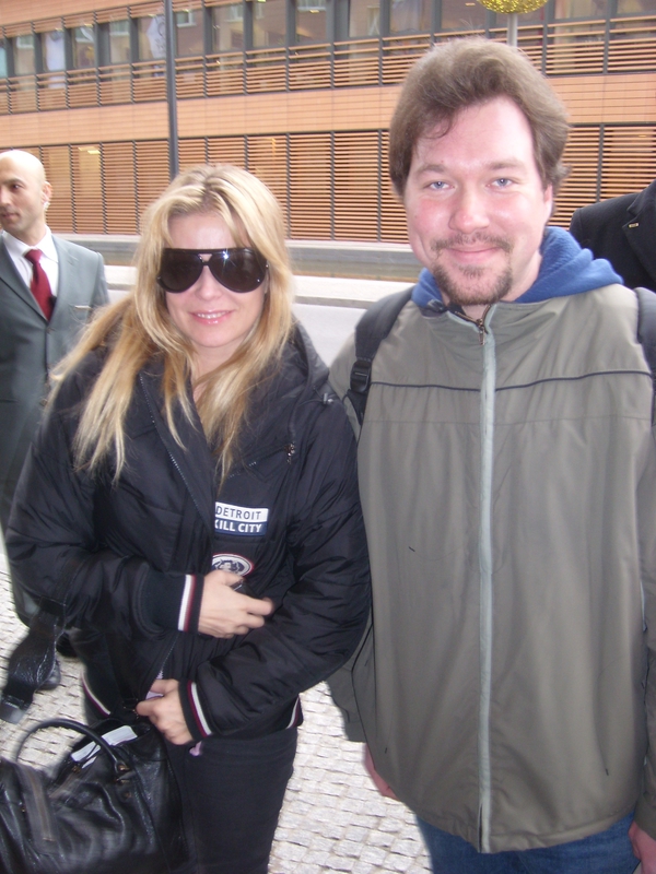 Carmen Electra Photo with RACC Autograph Collector RB-Autogramme Berlin Carmen Electra Photo with RACC Autograph Collector RB-Autogramme Berlin