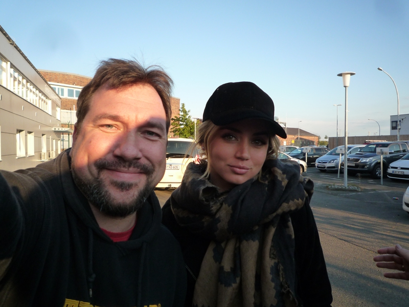 Ana de Armas Photo with RACC Autograph Collector RB-Autogramme Berlin