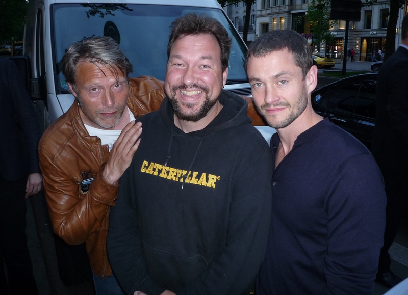 Hugh Dancy Mads Mikkelsen Photo with RACC Autograph Collector RB-Autogramme Berlin