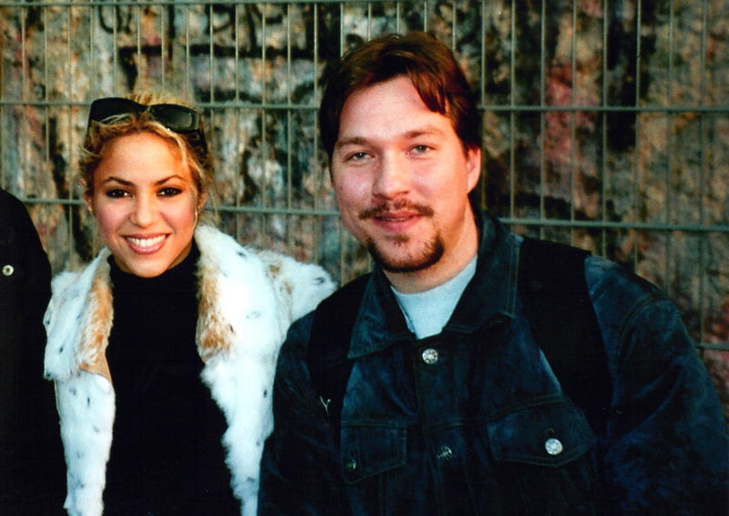 Shakira Photo with RACC Autograph Collector RB-Autogramme Berlin Shakira Photo with RACC Autograph Collector RB-Autogramme Berlin