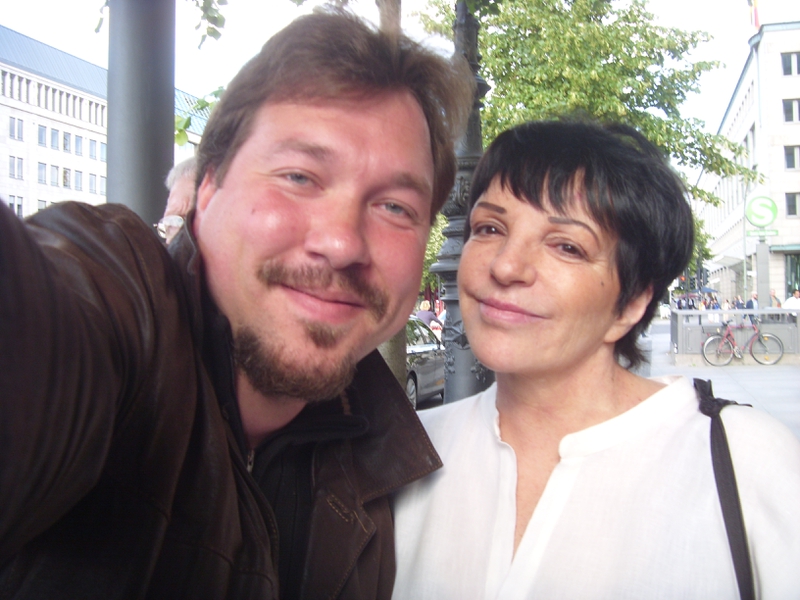 Liza Minnelli Photo with RACC Autograph Collector RB-Autogramme Berlin Liza Minnelli Photo with RACC Autograph Collector RB-Autogramme Berlin