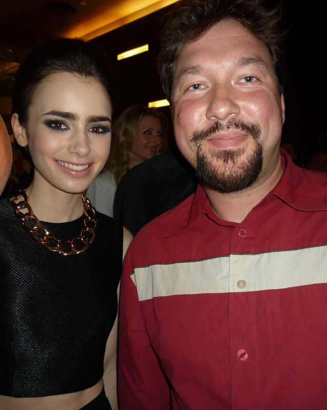 Lily Collins Photo with RACC Autograph Collector RB-Autogramme Berlin