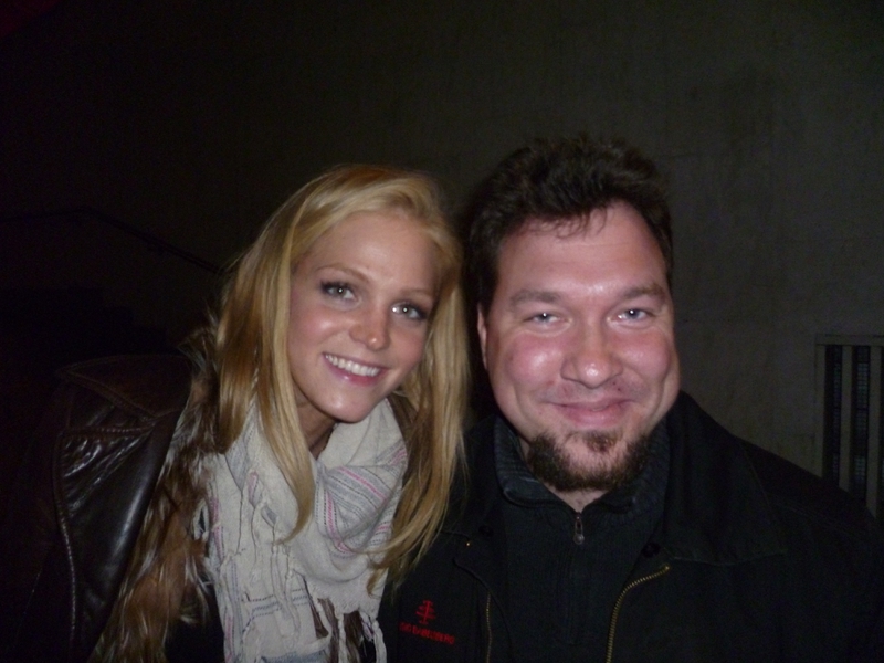 Erin Heatherton Photo with RACC Autograph Collector RB-Autogramme Berlin Erin Heatherton Photo with RACC Autograph Collector RB-Autogramme Berlin