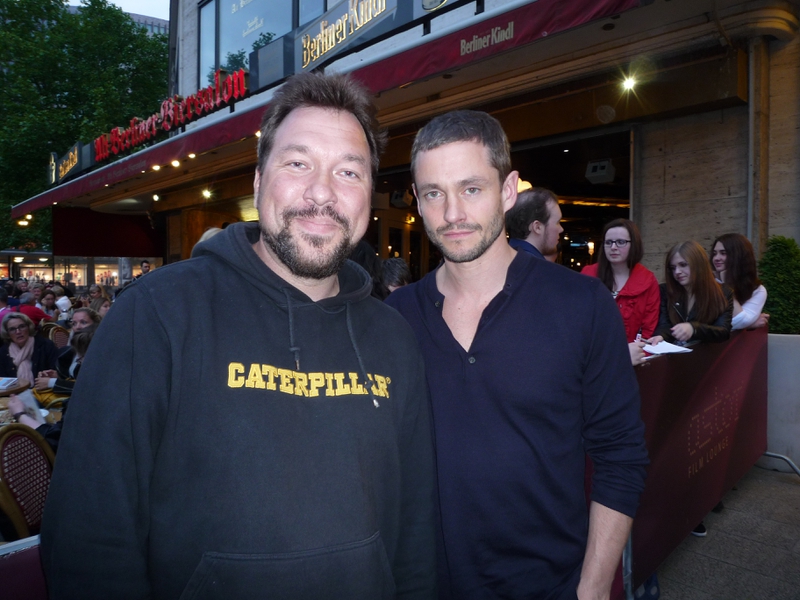 Hugh Dancy Photo with RACC Autograph Collector RB-Autogramme Berlin Hugh Dancy Photo with RACC Autograph Collector RB-Autogramme Berlin