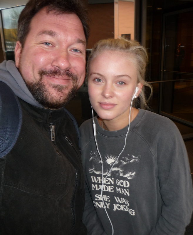 Zara Larsson Photo with RACC Autograph Collector RB-Autogramme Berlin