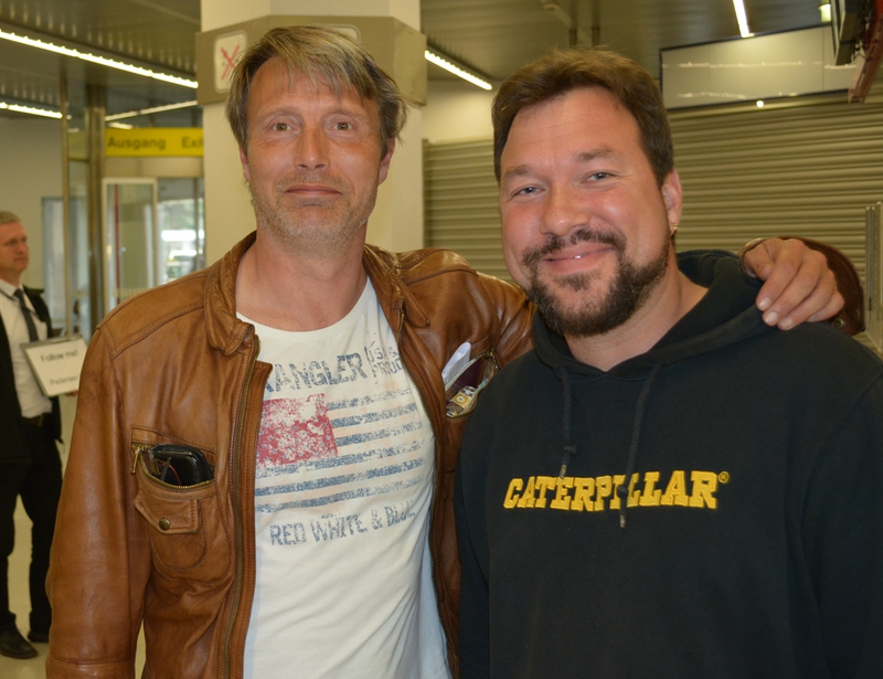 Mads Mikkelsen Photo with RACC Autograph Collector RB-Autogramme Berlin