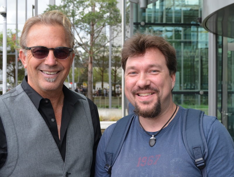 Kevin Costner Photo with RACC Autograph Collector RB-Autogramme Berlin