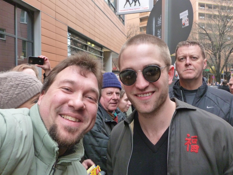 Robert Pattinson Photo with RACC Autograph Collector RB-Autogramme Berlin