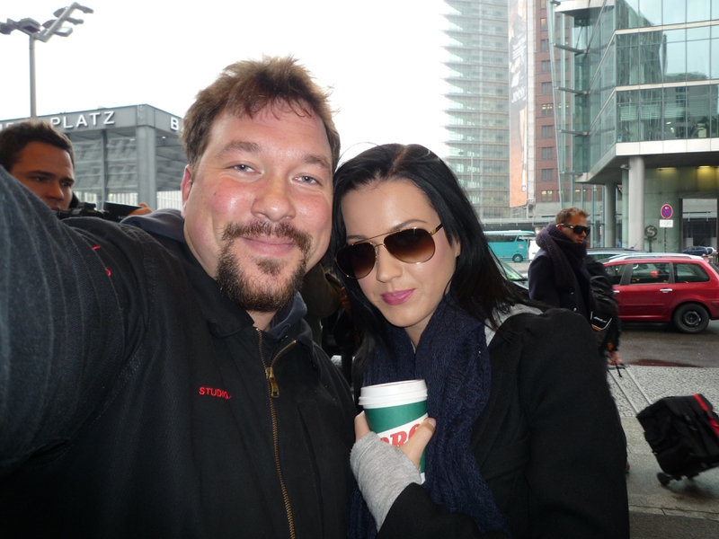 Katy Perry Photo with RACC Autograph Collector RB-Autogramme Berlin