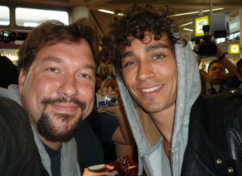 Robert Sheehan Photo with RACC Autograph Collector RB-Autogramme Berlin