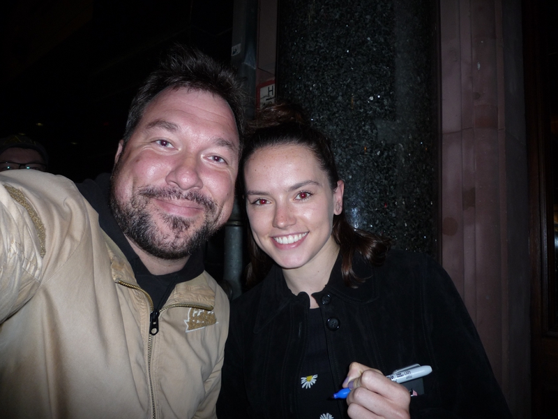 Daisy Ridley Photo with RACC Autograph Collector RB-Autogramme Berlin