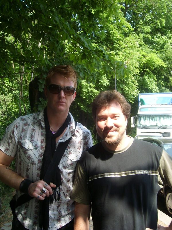 Josh Homme Photo with RACC Autograph Collector RB-Autogramme Berlin Josh Homme Photo with RACC Autograph Collector RB-Autogramme Berlin