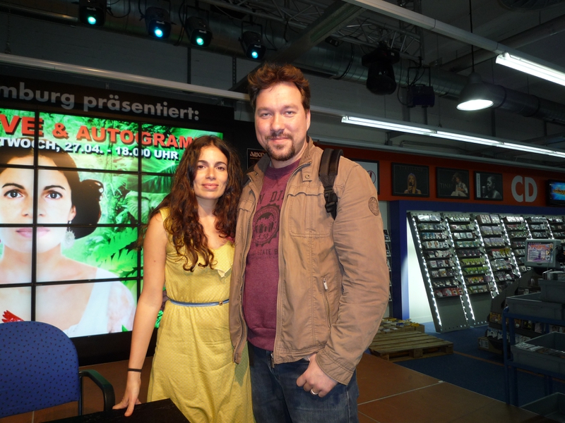 Yael Naim Photo with RACC Autograph Collector RB-Autogramme Berlin